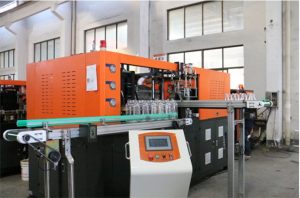 Lire la suite à propos de l’article Machine de fabrication des pots en pet capacité: 1200-1500bph